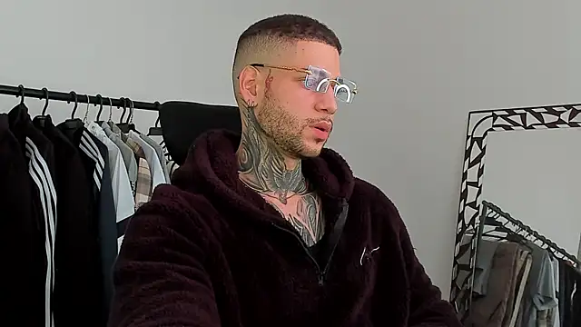  jamesleandros1 online show from November 23, 2025, 2:28 pm