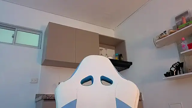 PIA STONE online show from November 24, 2025, 7:57 pm