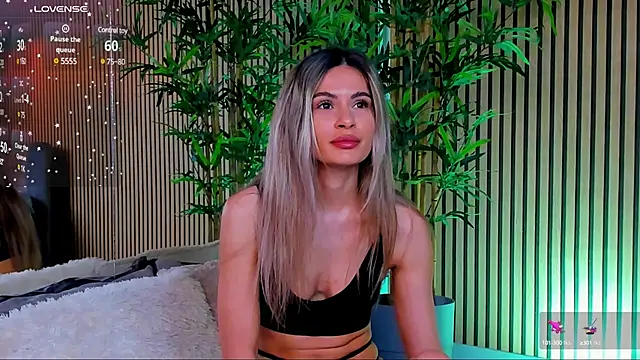 Snapshot of Avril_Cyrus chatting on January 10, 2025, 7:46 am Avril Cyrus online show from January 10, 2025, 7:46 am