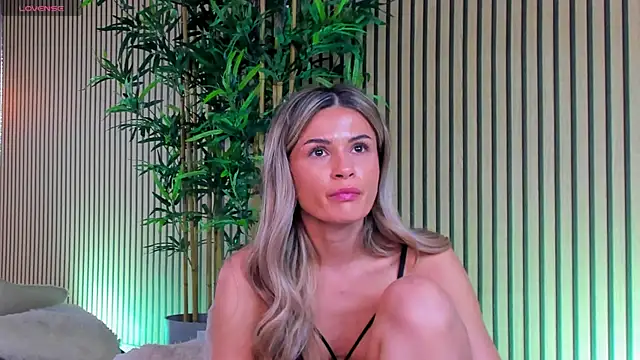 Snapshot of Avril_Cyrus chatting on March 18, 2025, 11:19 am Avril Cyrus online show from March 18, 2025, 11:19 am