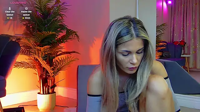 Snapshot of Avril_Cyrus chatting on October 30, 2025, 7:43 am Avril Cyrus online show from October 30, 2025, 7:43 am