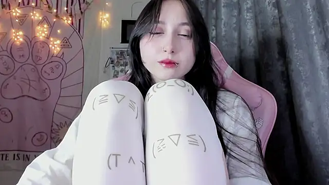 Holy420lolii online show from October 23, 2025, 8:29 pm