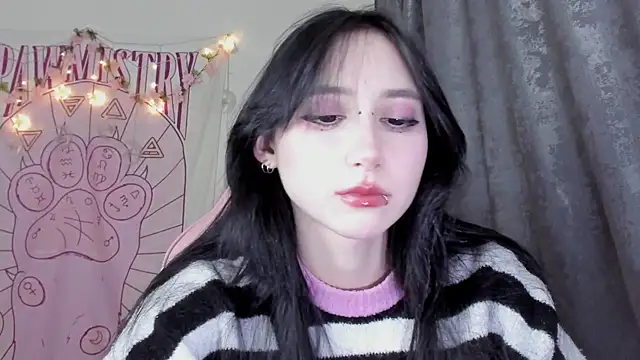 Holy420lolii online show from November 16, 2025, 7:30 pm