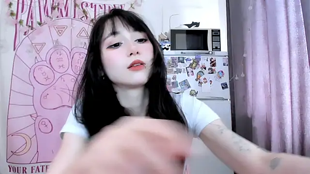 Holy420lolii online show from June 12, 2026, 1:10 pm