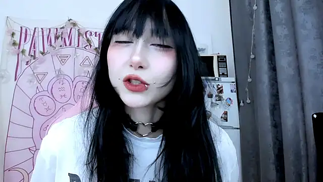 Holy420lolii online show from June 14, 2026, 5:15 pm