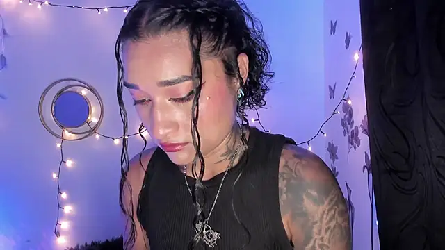 Eva Lee  online show from March 12, 2025, 7:46 am