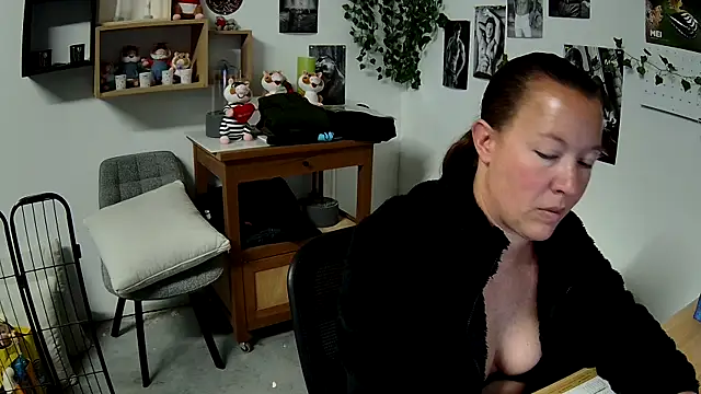Snapshot of AnyaKrey@xh chatting on May 17, 2026, 11:17 am AnyaKreyxh online show from May 17, 2026, 11:17 am