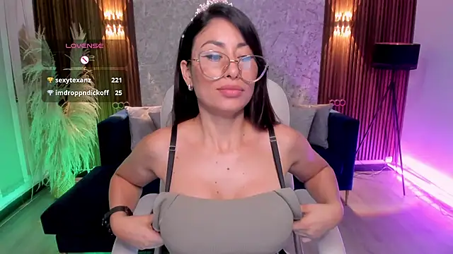 Snapshot of Bethany_Jones chatting on February 13, 2025, 6:52 am Bethany Jones online show from February 13, 2025, 6:52 am