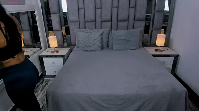 EMMAHILL1 online show from October 16, 2025, 11:11 am