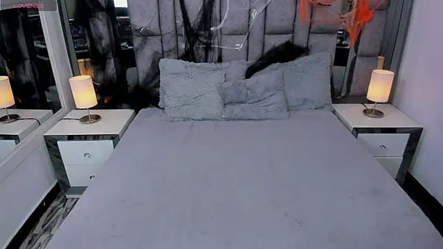 EMMAHILL1 online show from October 31, 2025, 11:55 am