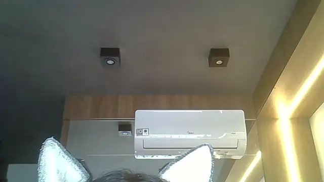 Skinny-Kitten online show from October 13, 2025, 4:51 pm