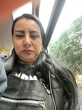 Abril Luv online show from February 14, 2025, 12:36 pm