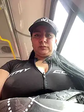 Abril Luv online show from March 1, 2025, 7:26 pm