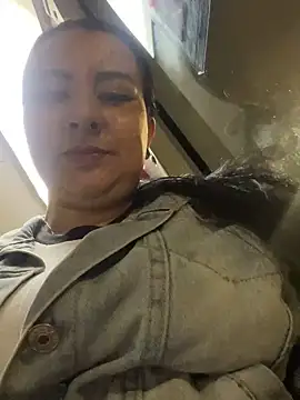 Abril Luv online show from March 18, 2025, 12:49 am