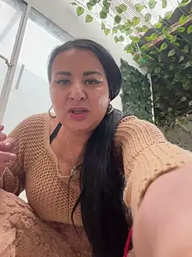 Abril Luv online show from March 18, 2025, 7:20 pm