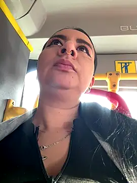 Abril Luv online show from December 19, 2025, 12:23 pm