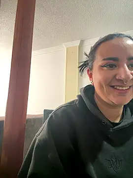 Abril Luv online show from January 6, 2026, 1:37 pm