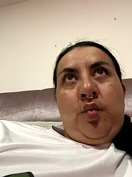 Abril Luv online show from January 10, 2026, 1:40 am