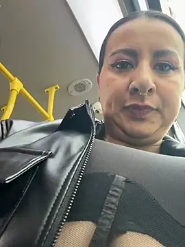 Abril Luv online show from February 13, 2026, 12:23 pm