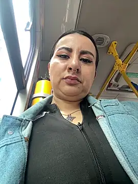 Abril Luv online show from February 20, 2026, 12:16 pm