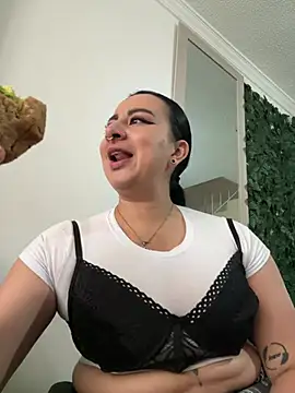 Abril Luv online show from March 6, 2026, 12:56 pm