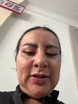 Abril Luv online show from March 9, 2026, 1:04 pm