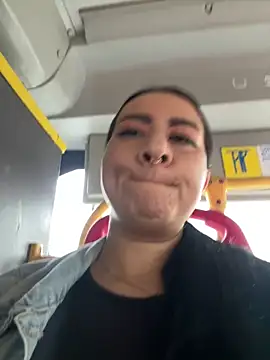 Abril Luv online show from March 11, 2026, 12:11 pm