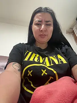 Abril Luv online show from May 11, 2026, 1:22 am