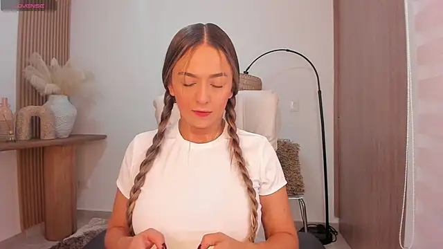 wandathompson  online show from March 17, 2026, 10:07 am