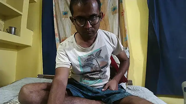 Cute boy2000 online show from December 22, 2024, 12:16 pm