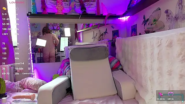 FluffyRainbowKity online show from July 18, 2026, 8:18 am