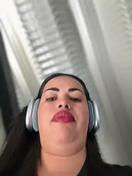 Snapshot of andra_rose chatting on April 13, 2026, 3:06 pm andra rose online show from April 13, 2026, 3:06 pm