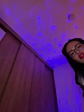 Snapshot of andra_rose chatting on June 11, 2026, 12:32 am andra rose online show from June 11, 2026, 12:32 am