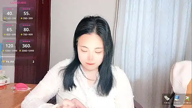 Vivianangn-e online show from April 16, 2026, 12:33 am