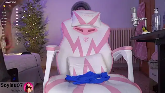 imjess01 online show from December 22, 2024, 6:28 am