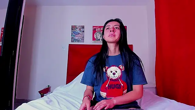 EmmaWilliamss online show from January 21, 2025, 1:43 pm