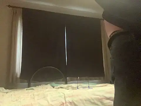 iwantutocum1X online show from February 15, 2026, 6:04 pm