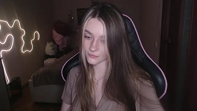 jeann elsaa online show from February 25, 2025, 9:35 pm