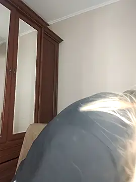 KrissSexi online show from October 17, 2025, 7:16 pm