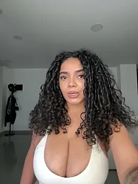 Mariecurl online show from May 15, 2026, 10:39 pm