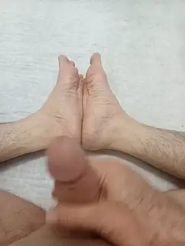 Hardapple01 online show from December 5, 2024, 9:28 pm