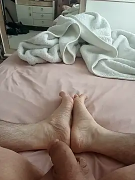 Hardapple01 online show from February 2, 2025, 6:37 am