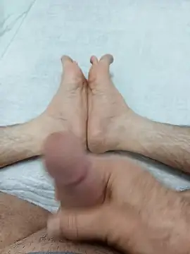 Hardapple01 online show from April 18, 2026, 5:55 am