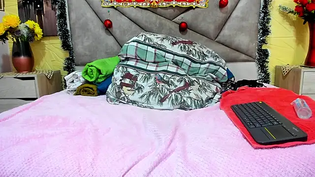 Snapshot of Esmeralda_oikos chatting on December 27, 2024, 11:42 pm Esmeralda oikos online show from December 27, 2024, 11:42 pm