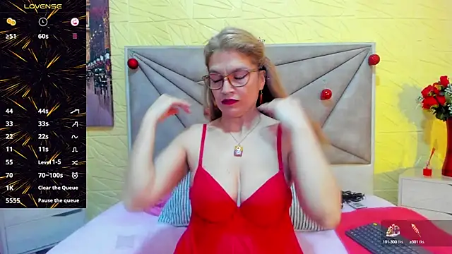 Snapshot of Esmeralda_oikos chatting on February 4, 2025, 8:28 pm Esmeralda oikos online show from February 4, 2025, 8:28 pm