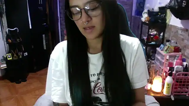 Snapshot of AngelaQueen_ chatting on March 12, 2026, 6:14 pm AngelaQueen online show from March 12, 2026, 6:14 pm