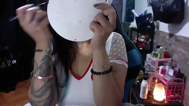 Snapshot of AngelaQueen_ chatting on April 14, 2026, 4:24 pm AngelaQueen online show from April 14, 2026, 4:24 pm