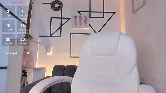 LunaBaker-1 online show from January 9, 2025, 1:50 am