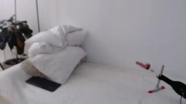 MIYESSI online show from April 12, 2026, 7:19 pm