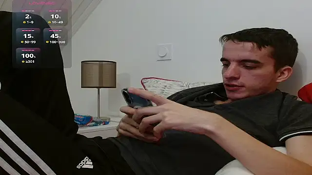 Tombgy07 online show from December 3, 2025, 8:29 pm